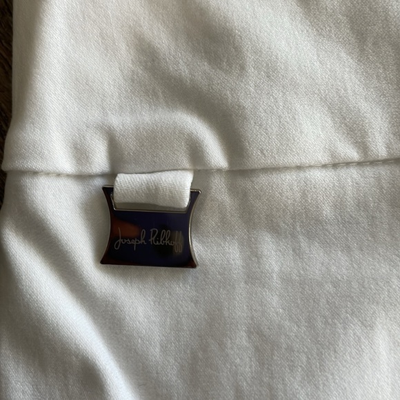 Joseph Ripkoff White Capris - Picture 3 of 4